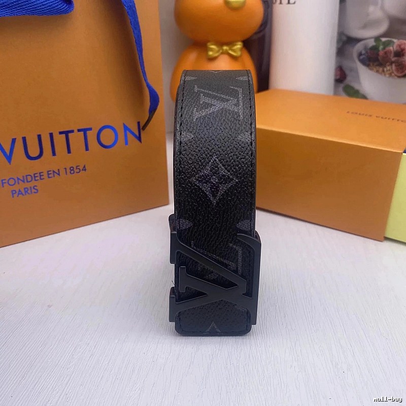Louis Vuitton Gift-Ready Presentation Monogram Belt Streetwear Look