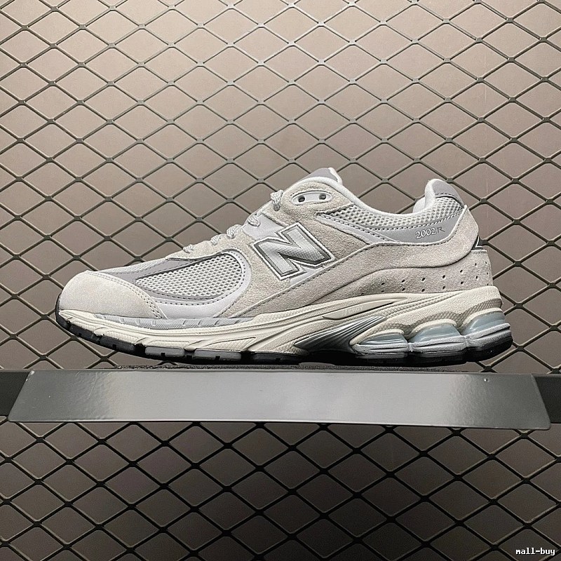 New Balance Beige Running Shoes Featuring Classic Running Profile