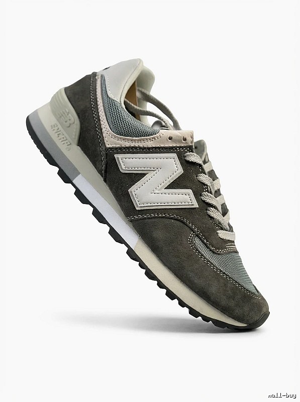 New Balance retro style dark grey sports shoes