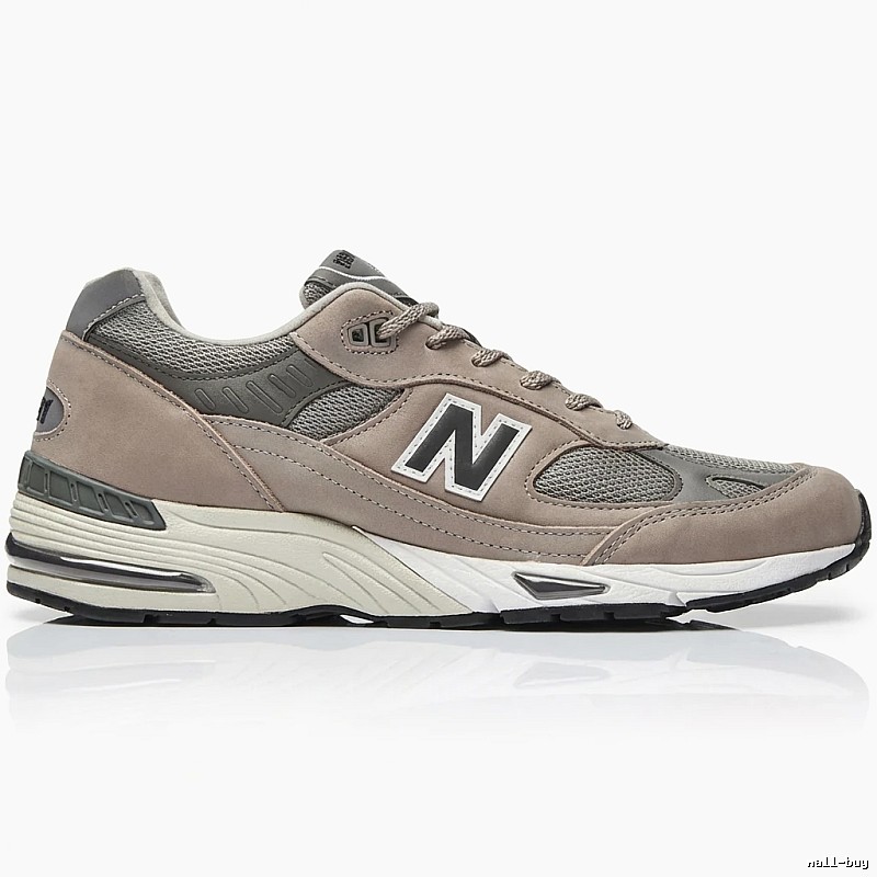New Balance retro - style grey sports shoes