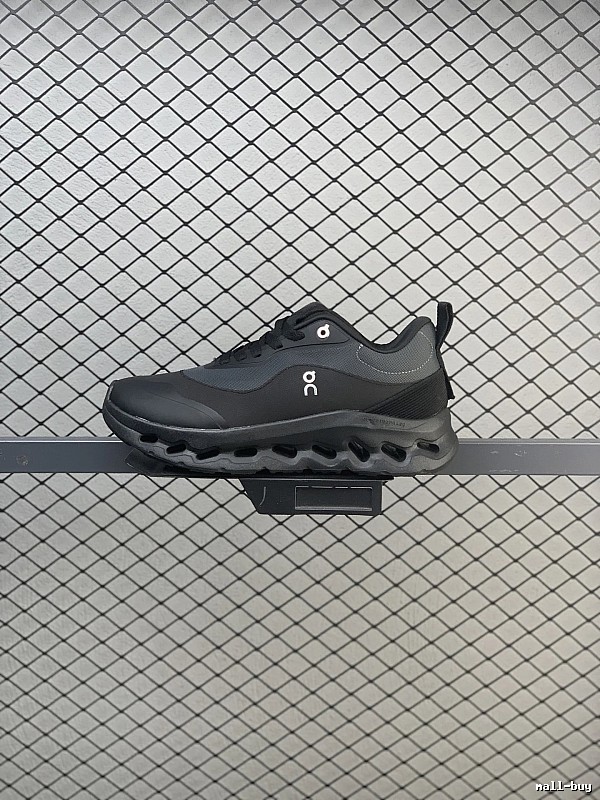 On Cloud Runners, Black and Technical Side Panels