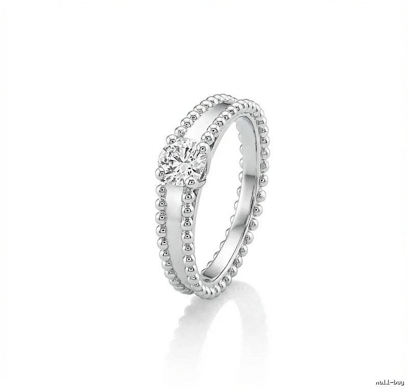 Van Cleef & Arpels diamond minimalist style ring